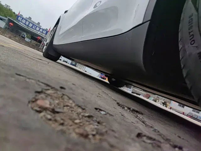 Tesla Model Y — Фото автомобиля 21