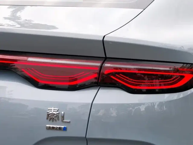 BYD Qin L — Фото автомобиля 18