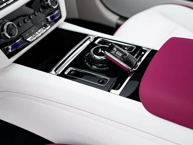 Rolls-Royce Spectre — Фото автомобиля 13