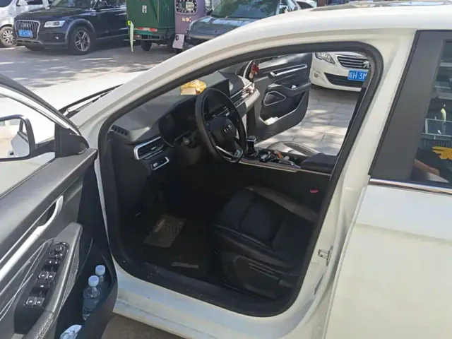Geely Emgrand — Фото автомобиля 9