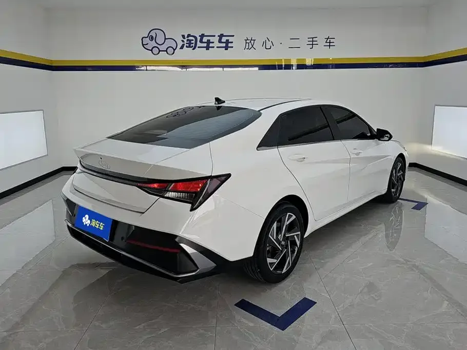 Hyundai Elantra 2023 1.5L CVT GLX Elite Edition — Фото автомобиля 3