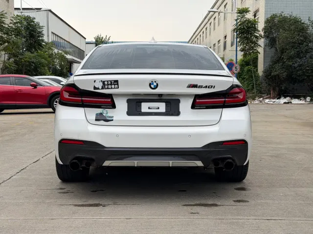 BMW 5 Series — Фото автомобиля 15