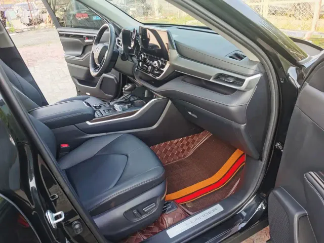 Toyota Highlander — Фото автомобиля 11