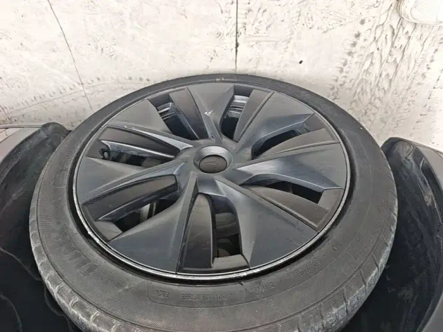 Tesla Model Y — Фото автомобиля 22