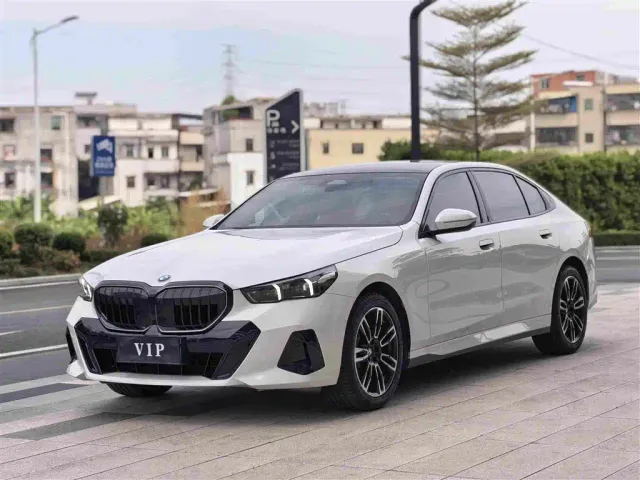 Фотография автомобиля — BMW 5 Series