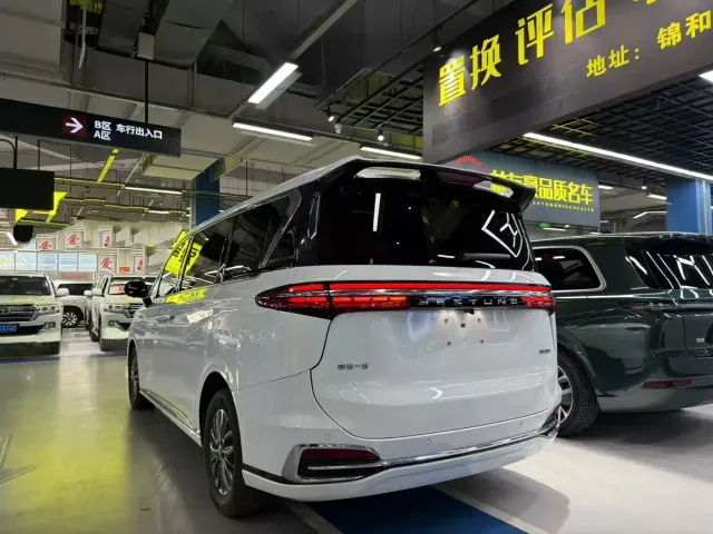 Bestune Besturn M9 — Фото автомобиля 4