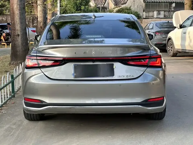 Lexus Lexus ES 2025 300h Ultimate Edition — Фото автомобиля 9