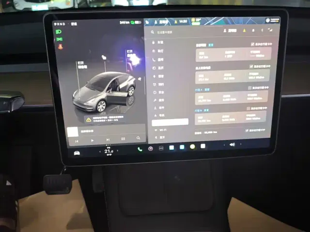 Tesla Model Y — Фото автомобиля 12