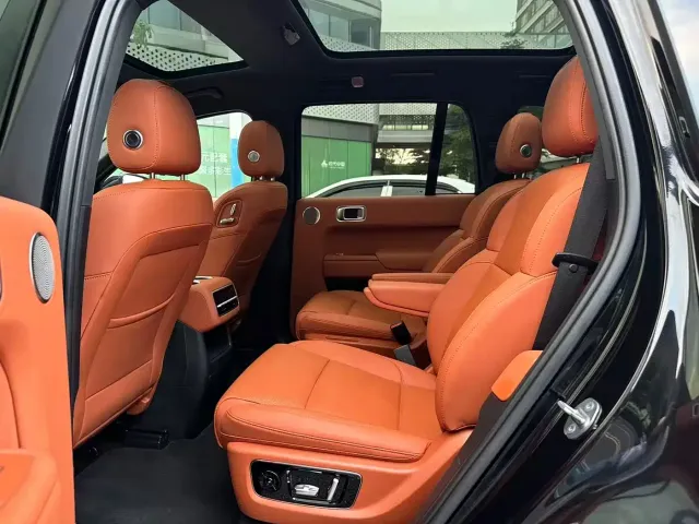 Li Auto L8 — Фото автомобиля 7