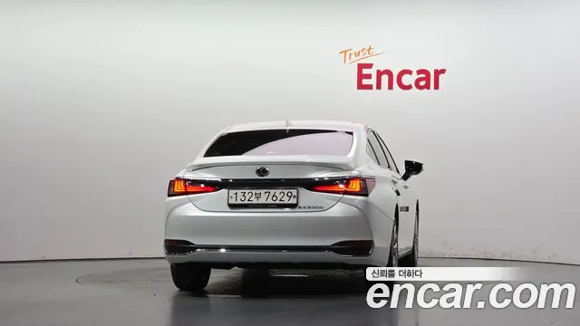 Lexus ES Generation 7 — Фото автомобиля 4