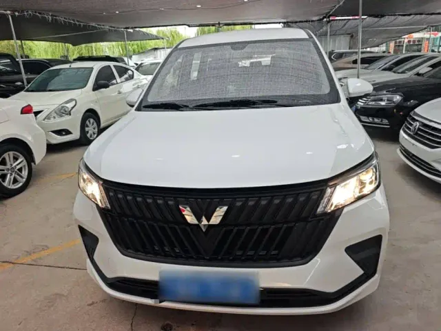 Wuling Jiachen — Фото автомобиля 2