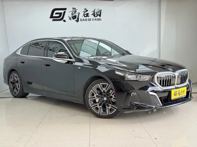 BMW 5 Series — Фото автомобиля 3