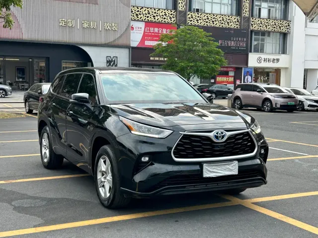 Toyota Highlander — Фото автомобиля 3