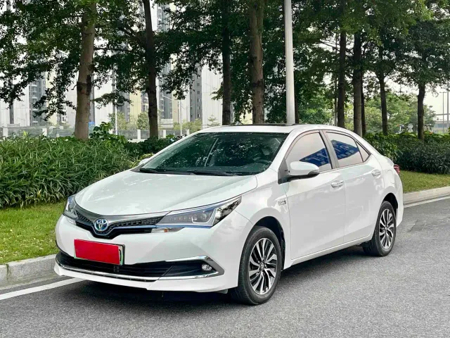 Фотография автомобиля — Toyota Corolla Twin Engine E+