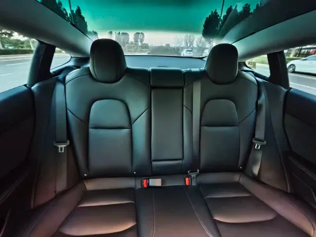 Tesla Model 3 — Фото автомобиля 9