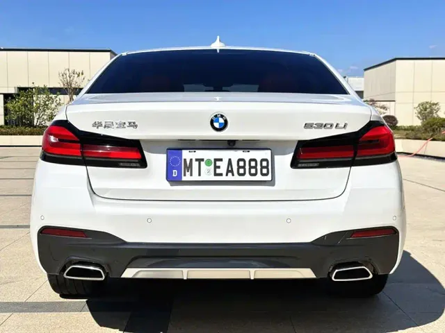 BMW 5 Series — Фото автомобиля 5