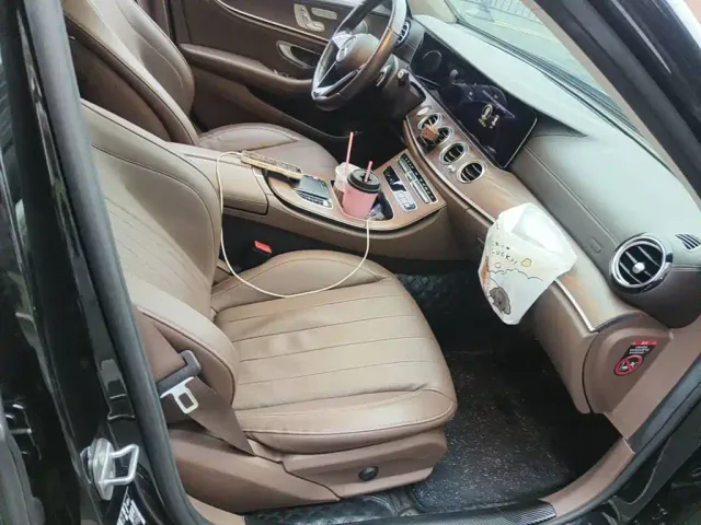 Mercedes-Benz E-Class — Фото автомобиля 12