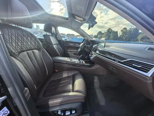 BMW 7 Series — Фото автомобиля 6