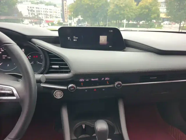 Mazda Axela — Фото автомобиля 12