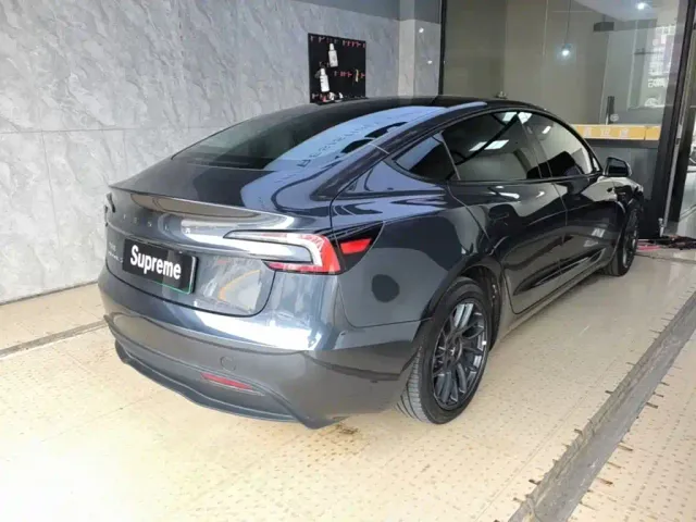 Tesla Model 3 — Фото автомобиля 6