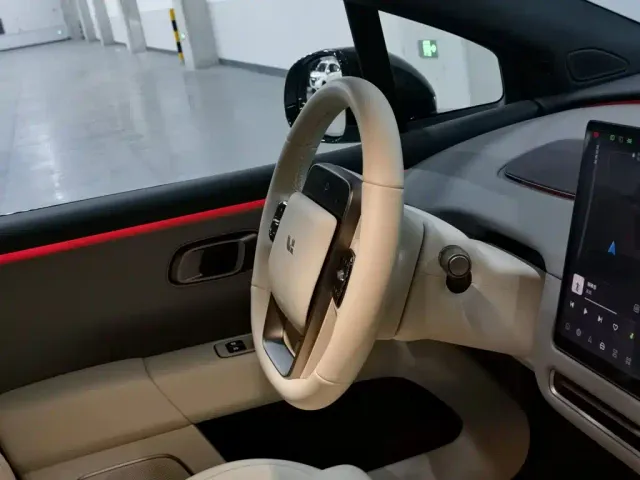 Li Auto i6 — Фото автомобиля 22