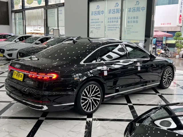 Audi A8 — Фото автомобиля 15