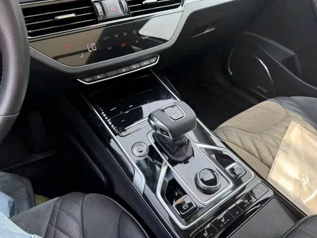 Hongqi HS5 — Фото автомобиля 21