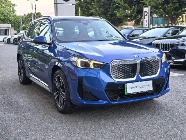 BMW iX1 — Фото автомобиля 3