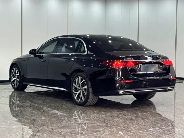 Mercedes-Benz E-Class — Фото автомобиля 4