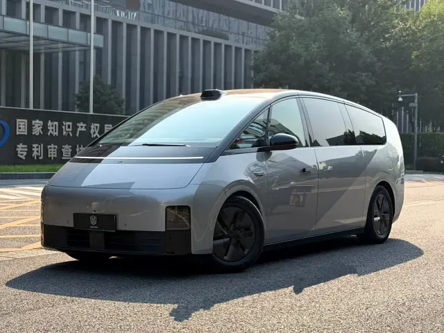 Фотография автомобиля — Li Auto MEGA