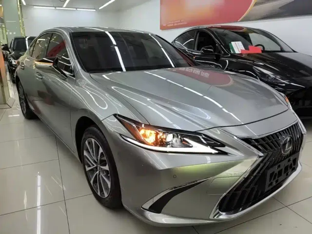 Lexus ES — Фото автомобиля 3