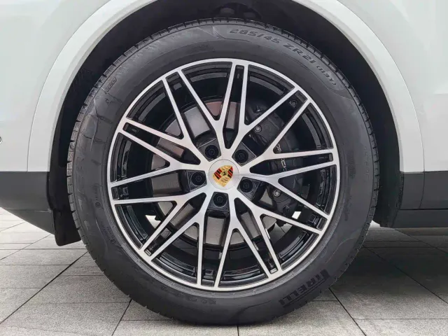 Porsche Cayenne — Фото автомобиля 7