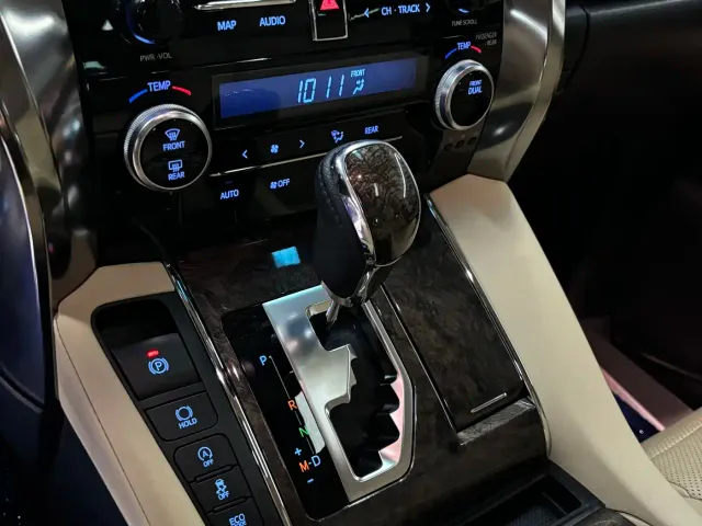 Toyota Alphard — Фото автомобиля 11