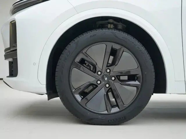 Li Auto Li Auto L7 2024 Pro — Фото автомобиля 14