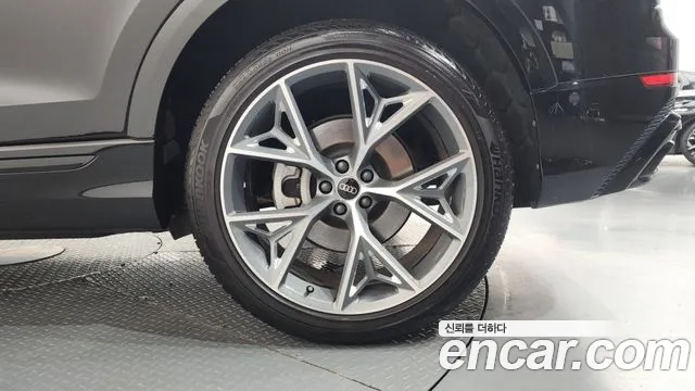 Audi Q8 50 TDI quattro Premium — Фото автомобиля 15