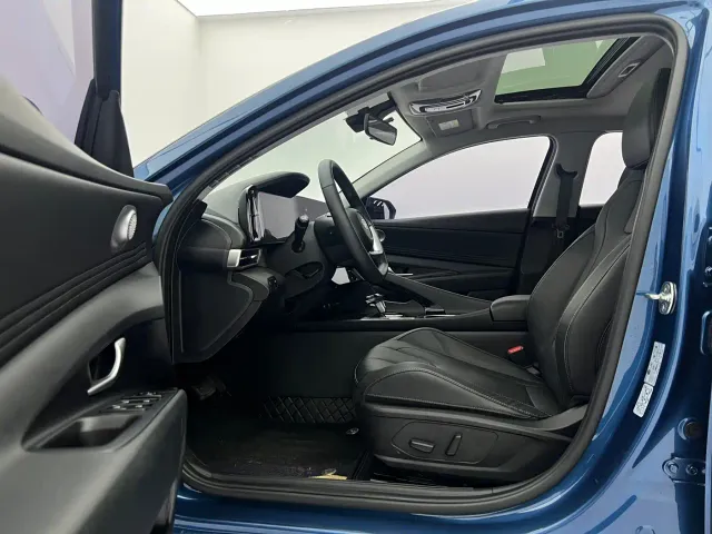 Hyundai Elantra — Фото автомобиля 12