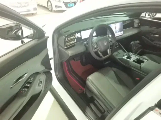 BYD Qin L — Фото автомобиля 15