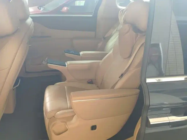 Voyah Auto Voyah Dreamer 2025 PHEV AWD Excellent Kunpeng Edition — Фото автомобиля 16