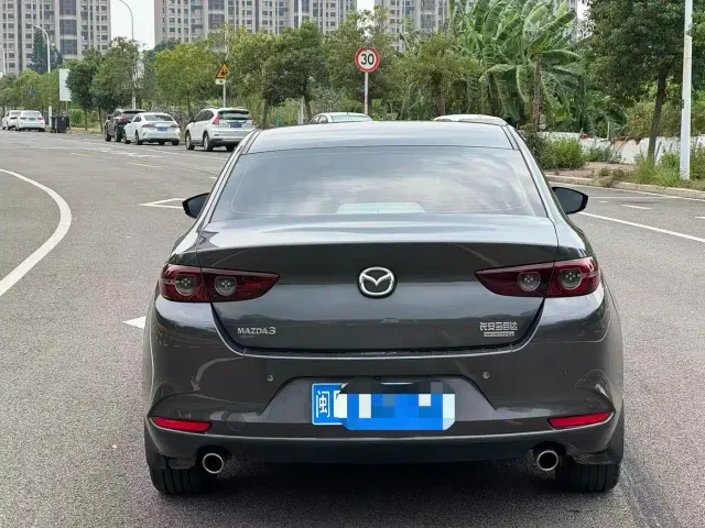 Mazda Axela — Фото автомобиля 8