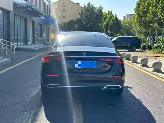 Mercedes-Benz E-Class — Фото автомобиля 4