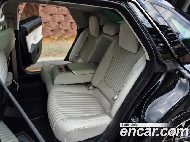 Hyundai Grandeur Grandeur (GN7) 2.5 Бензин 2WD — Фото автомобиля 17
