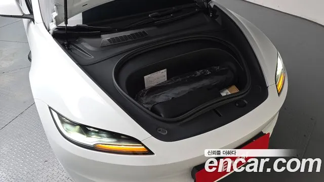 Tesla Model 3 — Фото автомобиля 6