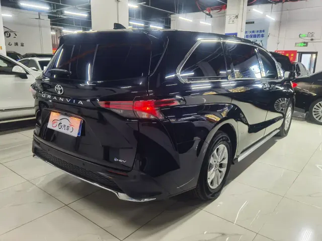 Toyota Granvia — Фото автомобиля 5