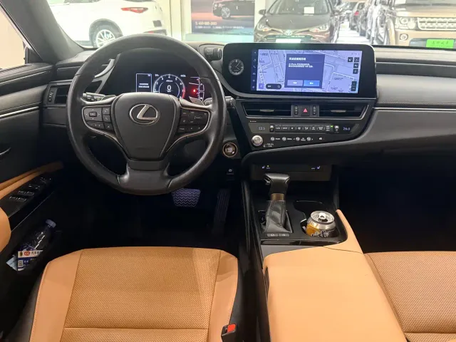 Lexus ES — Фото автомобиля 11