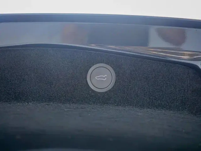Tesla Model 3 — Фото автомобиля 23