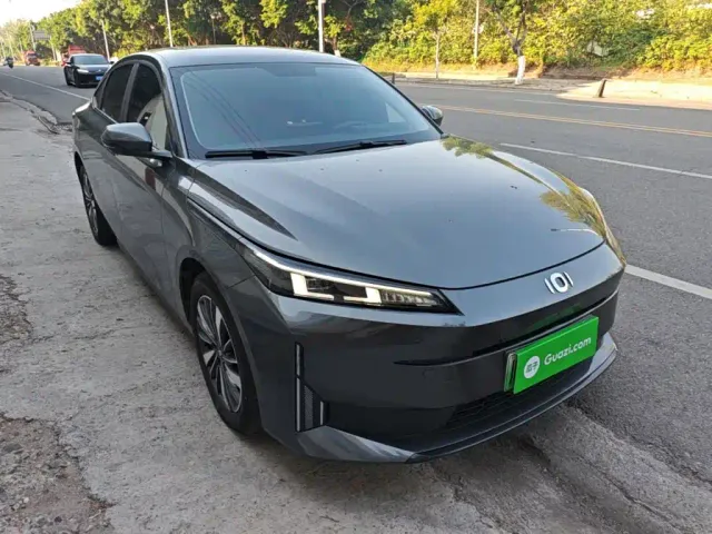 Changan Qiyuan A05 — Фото автомобиля 3