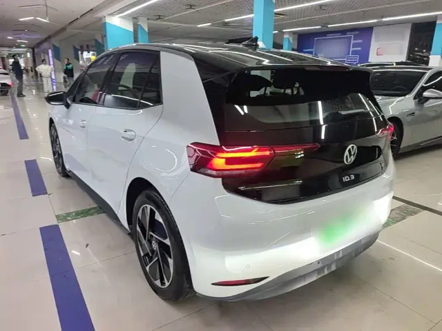 Volkswagen ID.3 — Фото автомобиля 4
