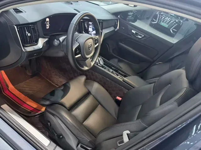 Volvo S60 — Фото автомобиля 6