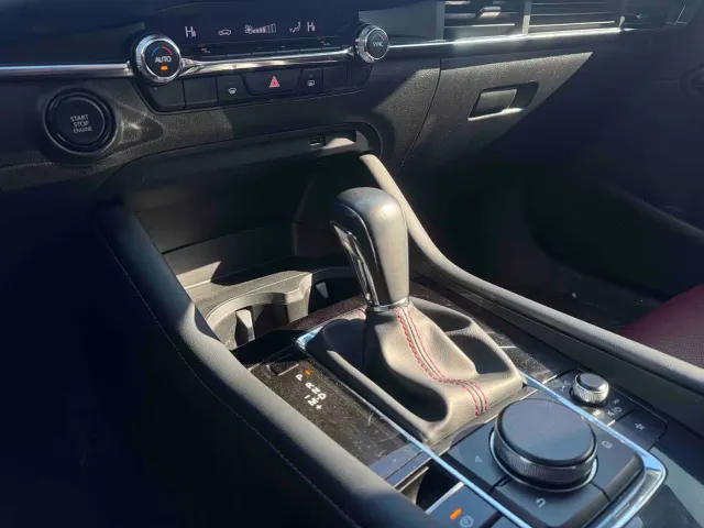Mazda Axela — Фото автомобиля 13