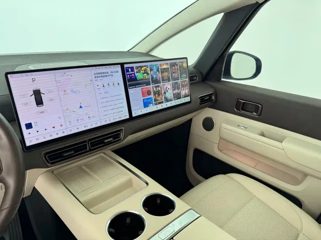 Li Auto MEGA — Фото автомобиля 6